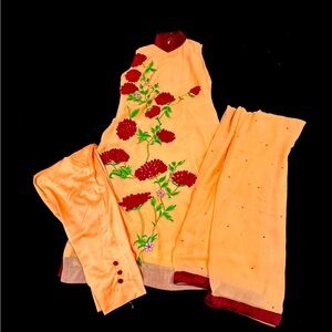 Beautiful and elegant 3 piece suit in chest size 34 with 2 inches of margin.